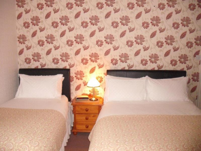 The Homestead Guest House Кэрнрайан Номер фото
