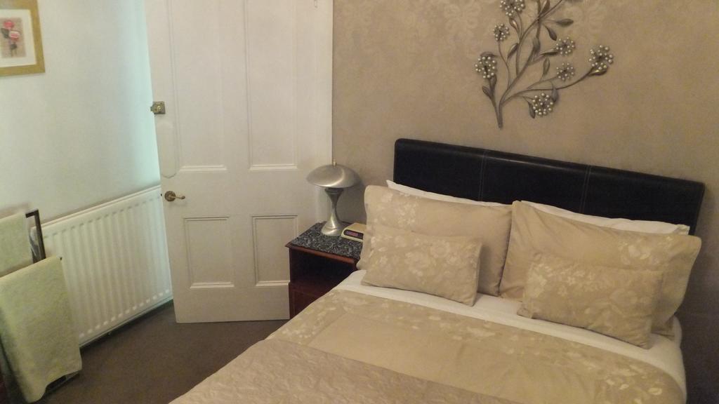 The Homestead Guest House Кэрнрайан Номер фото